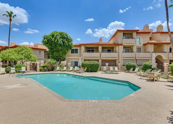 Holiday home Getaway W/ Balcony & Spa: 13 Mi To Old Town