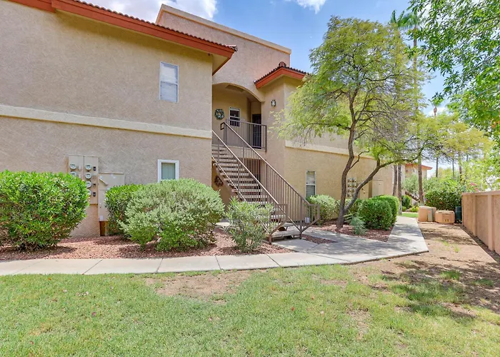 Holiday home Getaway W/ Balcony & Spa: 13 Mi To Old Town *