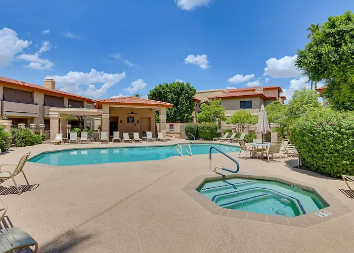 Getaway W/ Balcony & Spa: 13 Mi To Old Town *
