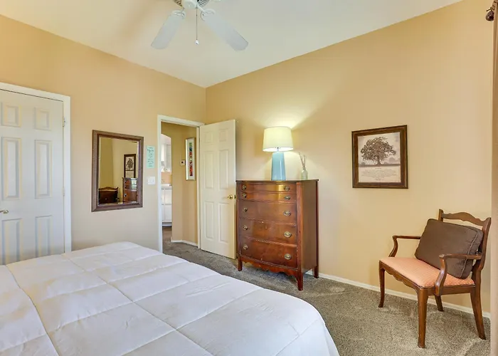 Getaway W/ Balcony & Spa: 13 Mi To Old Town Holiday home Phoenix