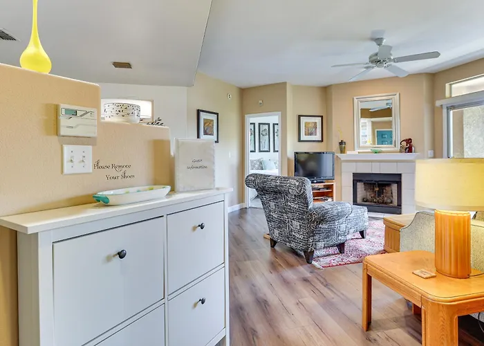 Getaway W/ Balcony & Spa: 13 Mi To Old Town * Phoenix