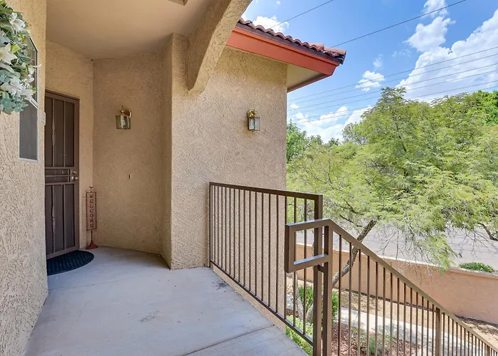 Getaway W/ Balcony & Spa: 13 Mi To Old Town *