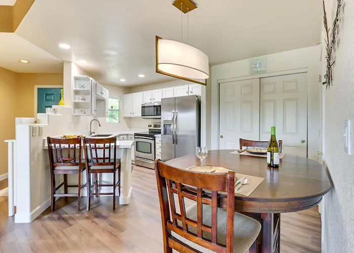 Getaway W/ Balcony & Spa: 13 Mi To Old Town * Phoenix